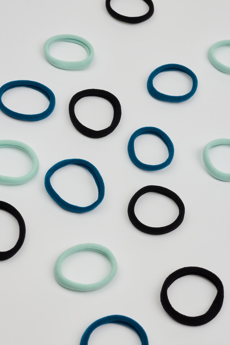 Pack of 18 Seamless Hair Elastics Gray