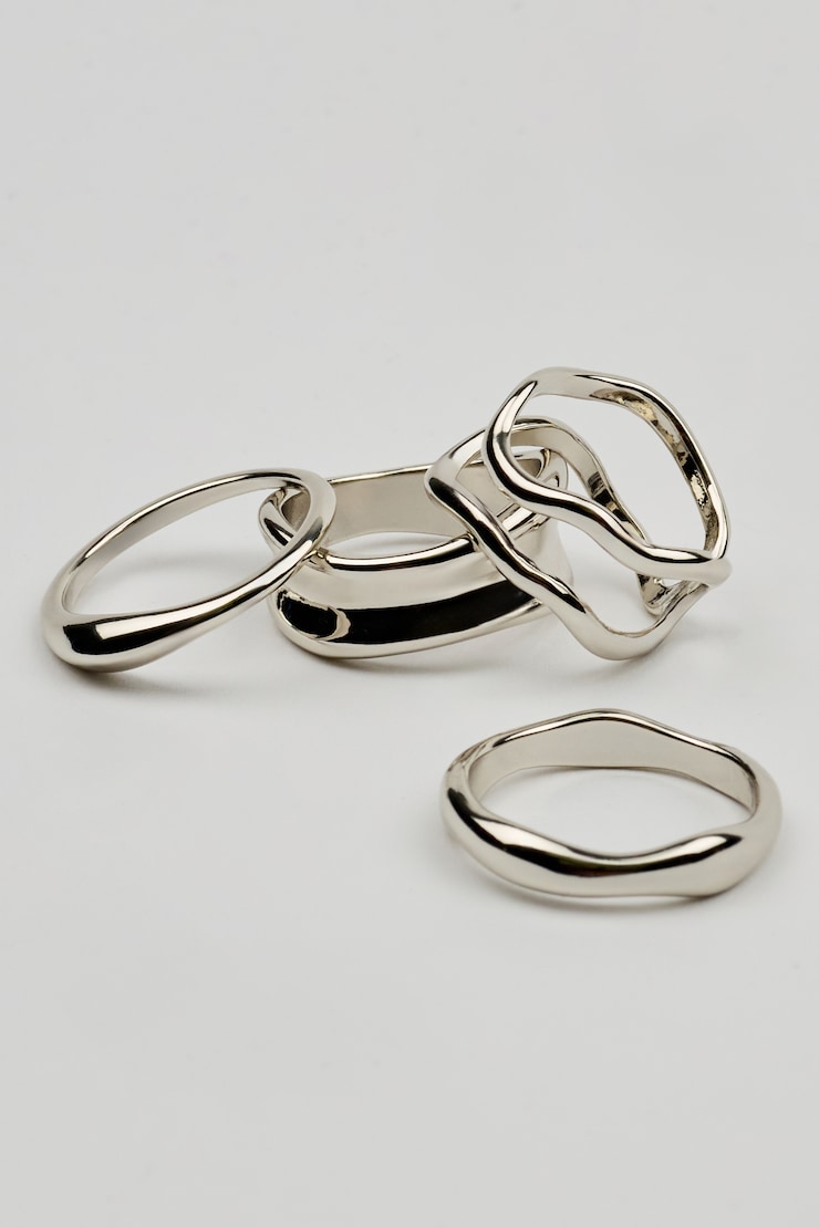 Set of 4 Wavy Minimal Rings Gray - Image 2