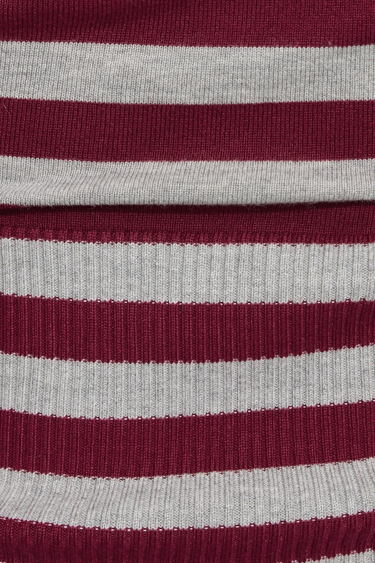 Ryan Fitted Boatneck Sweater Burgundy - Image 5