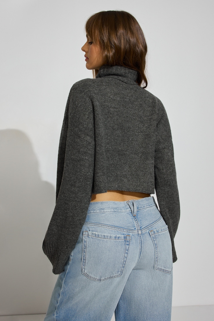 Spongy Cropped Turtleneck Gray - Image 4